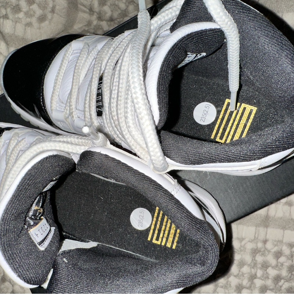 AIR JORDAN 11 RETRO GS 'GRATITUDE / DEFINING MOMENTS'